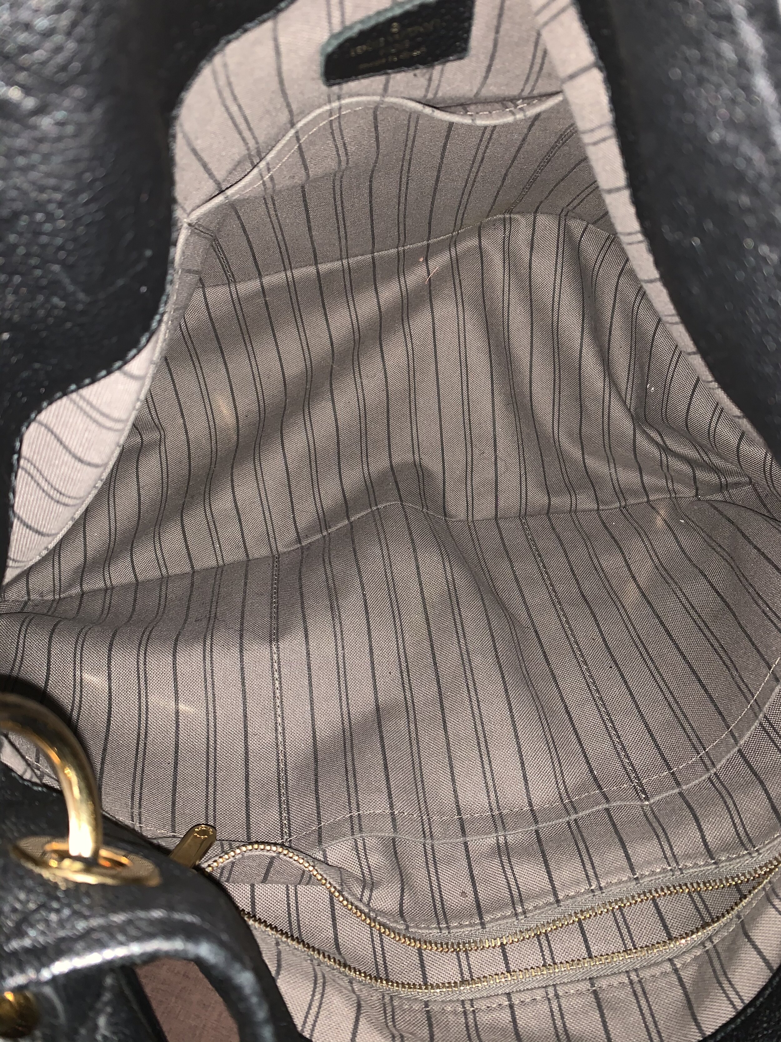 Louis Vuitton Artsy MM in Black Monogram Empreinte Leather — ShopThing image1 (6)